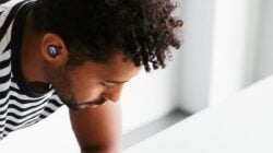 JBL Live Free 2 & Live Pro 2, TWS Premium Cocok Buat Pekerja Kantoran Aktif